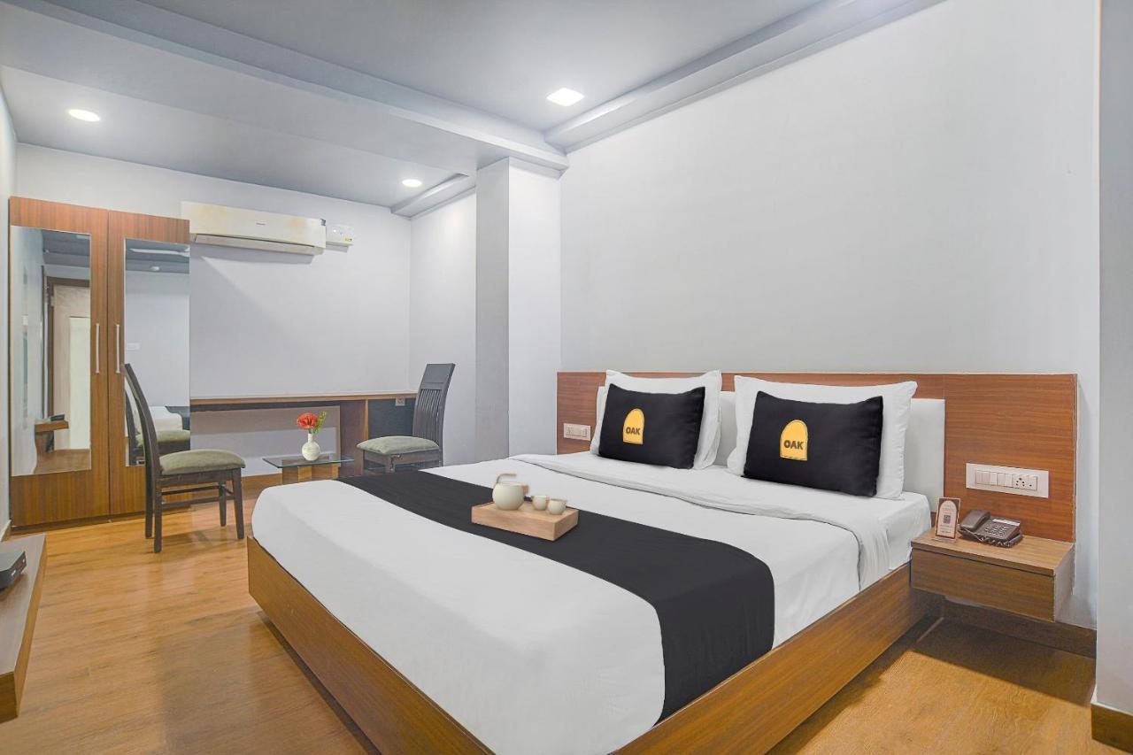 Vaccinated Staff- Townhouse Oak Hotel Silvotel Ιντόρ Εξωτερικό φωτογραφία