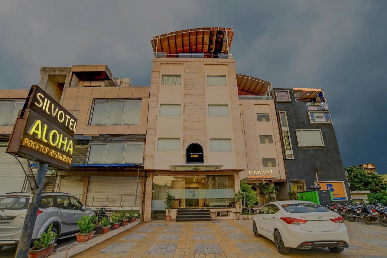 Vaccinated Staff- Townhouse Oak Hotel Silvotel Ιντόρ Εξωτερικό φωτογραφία
